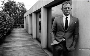 Daniel Craig